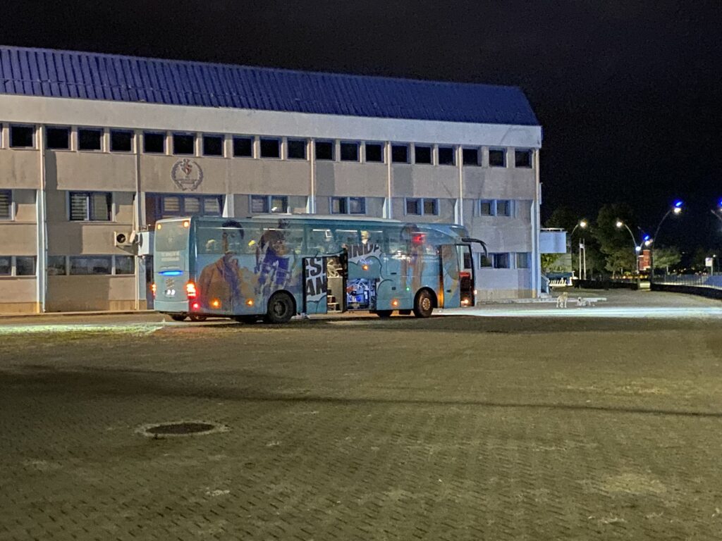 Koşuyordu Takım Otobüsü